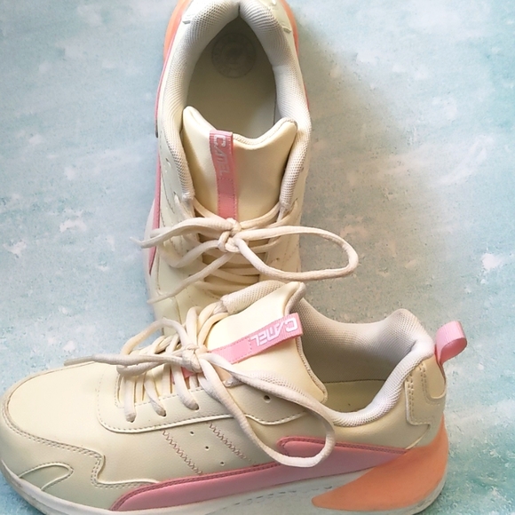 Camel Walking and Running Shoe - Picture 2 of 4